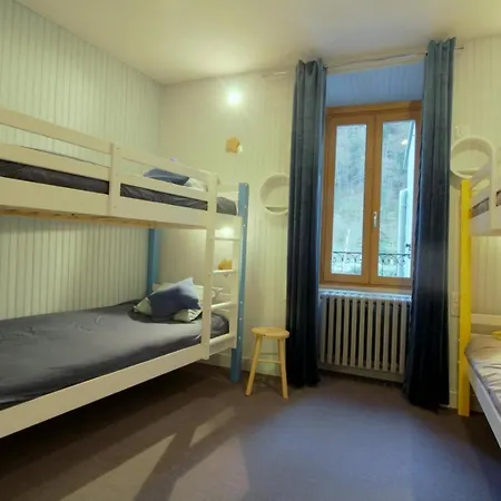 Maison Familiale Forestiere A Avec Vue Montagne. Vakantiehuis