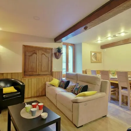 Maison Familiale Forestiere A Avec Vue Montagne. *
